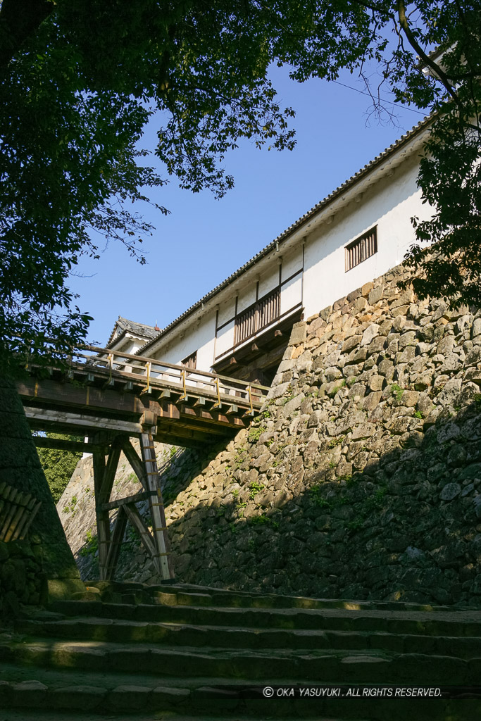 彦根城天秤櫓と廊下橋・東から