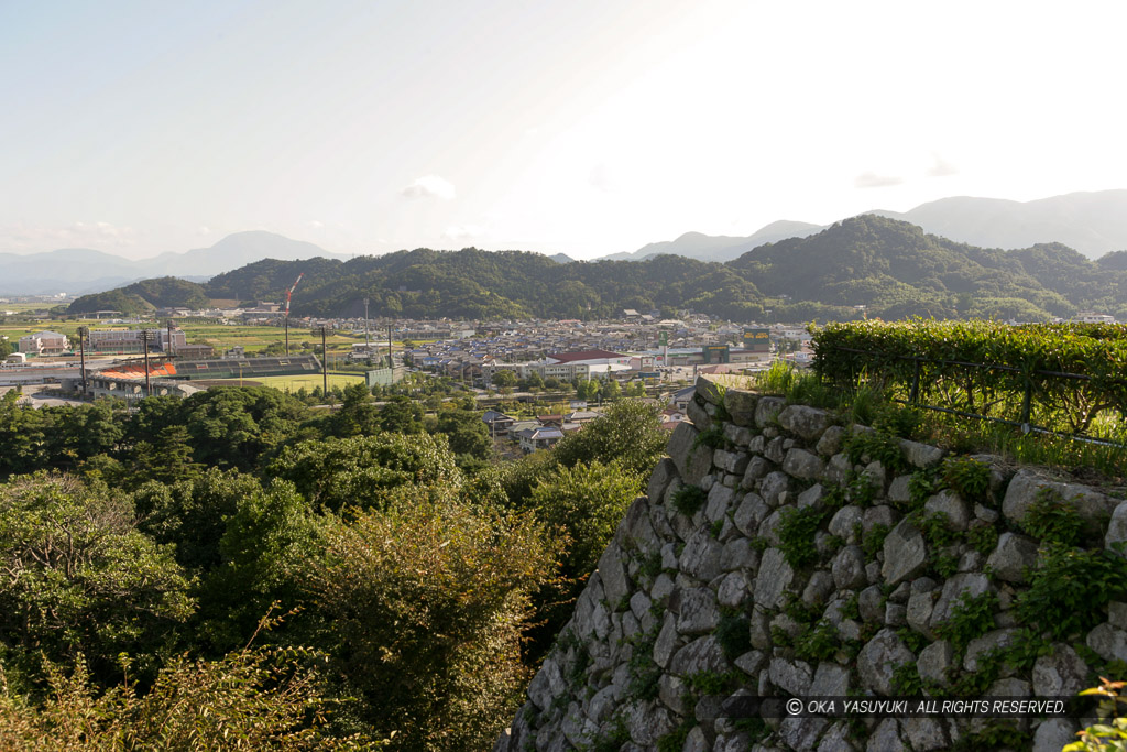 彦根城本丸から佐和山城を望む