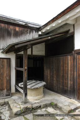 彦根城馬屋の井戸｜高解像度画像サイズ：3729 x 5594 pixels｜写真番号：1P3J1329｜撮影：Canon EOS-1Ds Mark III