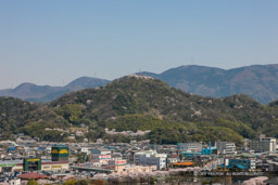 彦根城から佐和山城を望む｜高解像度画像サイズ：5616 x 3744 pixels｜写真番号：1P3J7197｜撮影：Canon EOS-1Ds Mark III