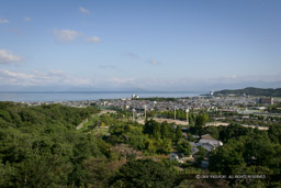 彦根城月見櫓跡から琵琶湖を望む｜高解像度画像サイズ：4992 x 3328 pixels｜写真番号：VJ7Z6829｜撮影：Canon EOS-1Ds Mark II