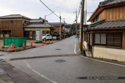 七曲がりの仏壇街｜高解像度画像サイズ：6720 x 4480 pixels｜写真番号：5D4A5236｜撮影：Canon EOS 5D Mark IV