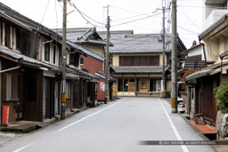 七曲がりの仏壇街｜高解像度画像サイズ：6166 x 4110 pixels｜写真番号：5D4A5243｜撮影：Canon EOS 5D Mark IV