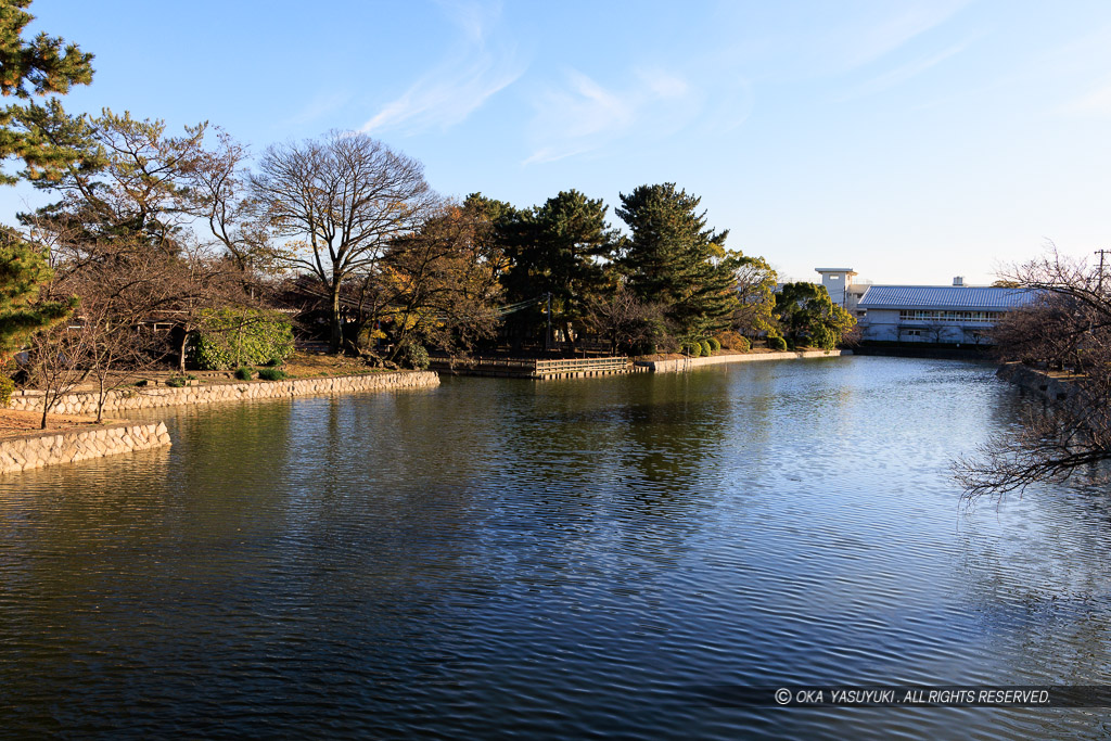 桑名城の水堀風景・二の丸を望む