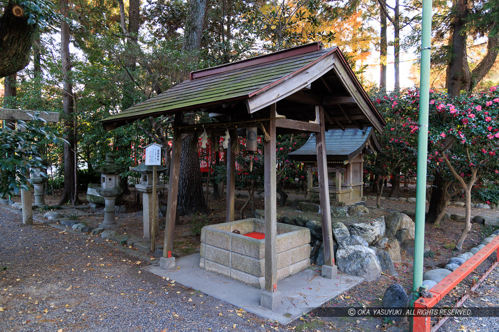 本丸井戸・高靇（たかおかみ）神社