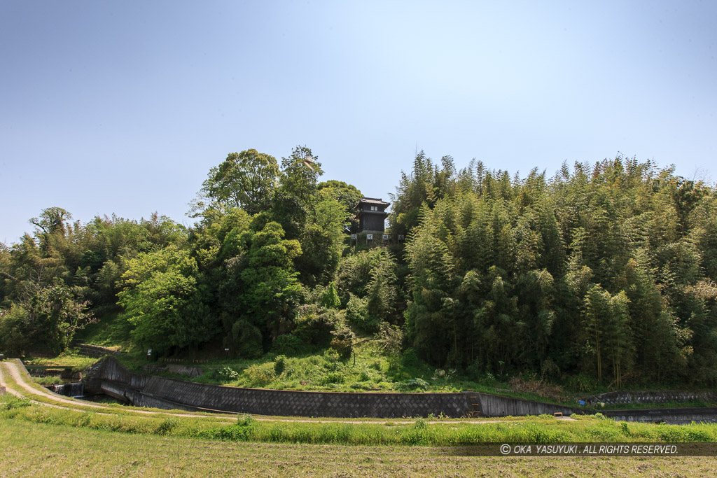 淡河城本丸全景