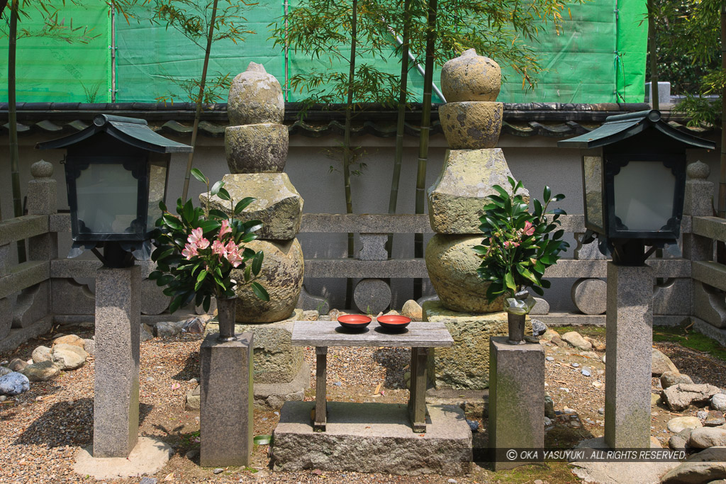 別所長治公と照子夫人の首塚・雲龍寺