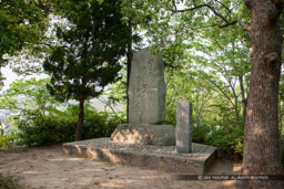 別所長治辞世の句碑・三木城天守台・小野市｜高解像度画像サイズ：5306 x 3537 pixels｜写真番号：1P3J6244｜撮影：Canon EOS-1Ds Mark III