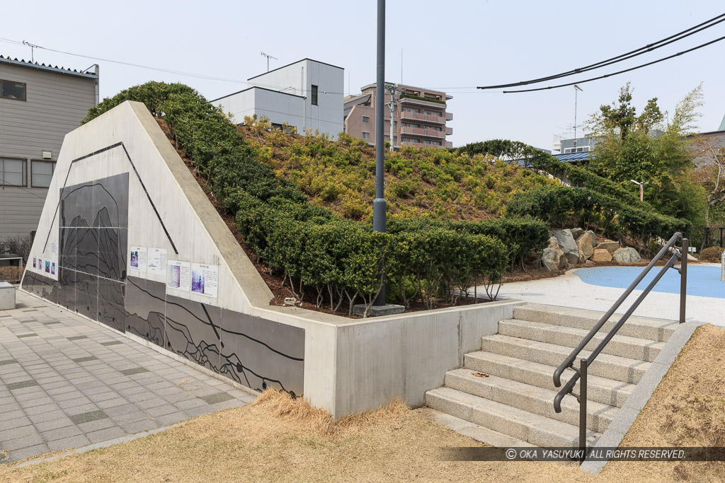 西層堀土塁